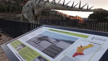 Panel en Alpuente de Camins de dinosaures